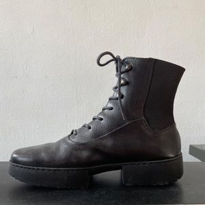 Shuttle f Trippen 
Unisex lace-up ankle boots